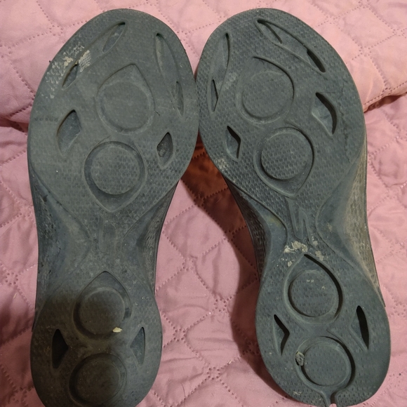 Sketchers slip ons - Picture 3 of 3